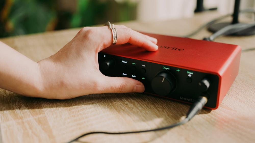05 Focusrite Scarlett 2i2 Studio Gen 4 Kayıt Paketi